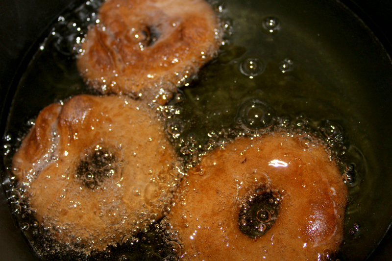 deep fryer doughnuts