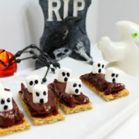 ghosts on a boat - easy Halloween snack