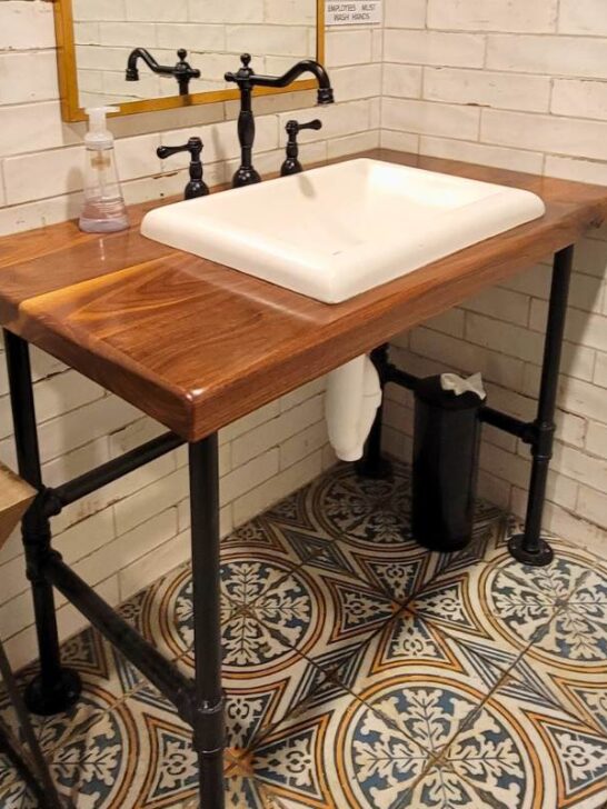 How to Clean a Bathroom Professionally