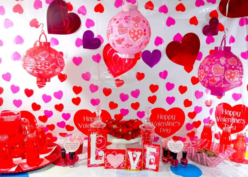 Valentine's Day Party ideas and free Valentine's Day Printable gift tags! 