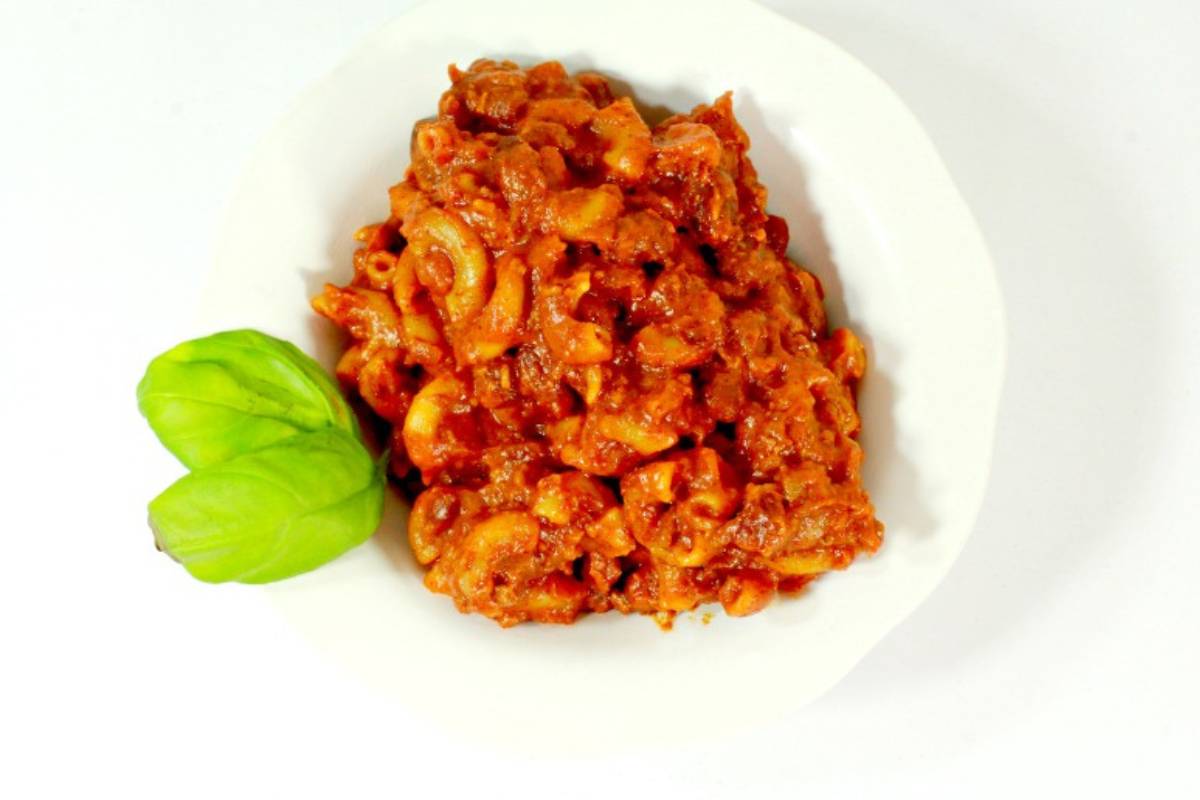 crockpot chili mac served on dinner table. 