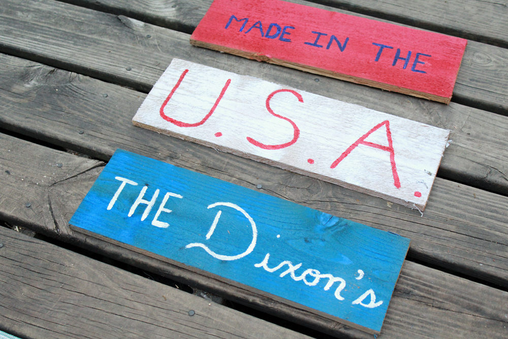 adding patriotic design to diy wooden hanging sign 
