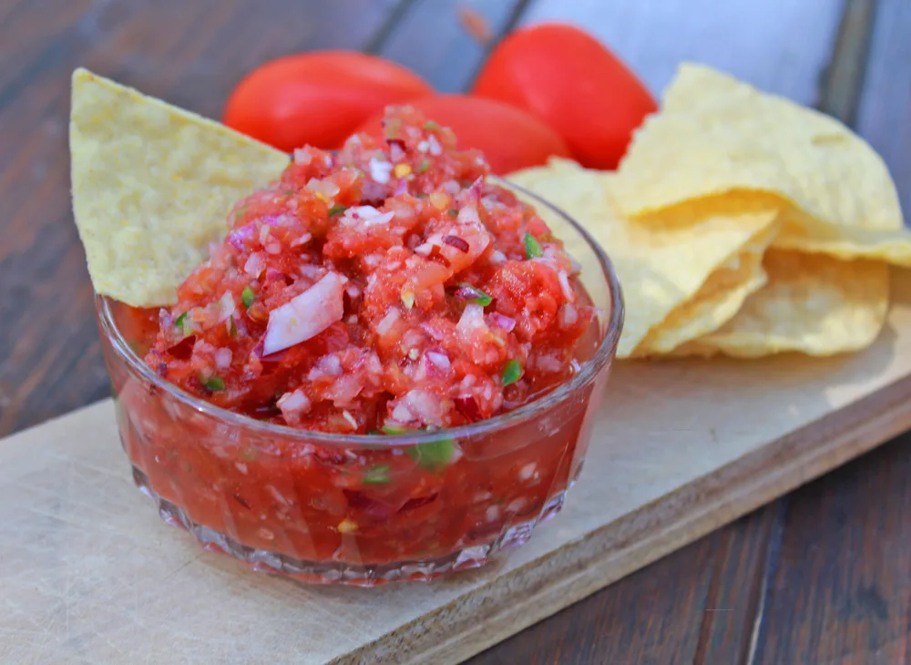 homemade chunky garden salsa 