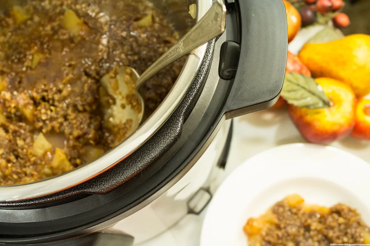 Pressure Cooker Apple Crisp ThirtySomethingSuperMom