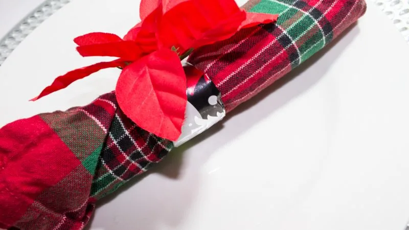 DIY Poinsettia Napkin Rings Christmas Craft