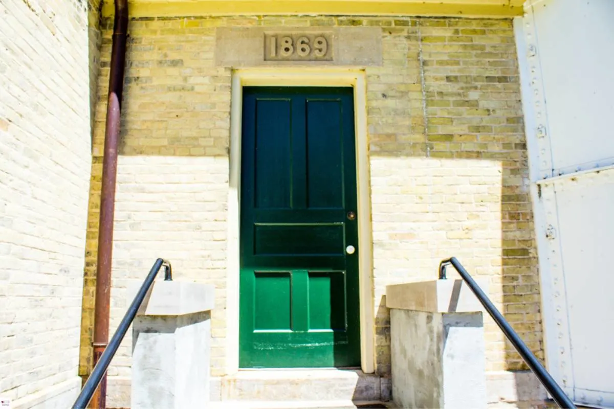 Entrance with green door 1869