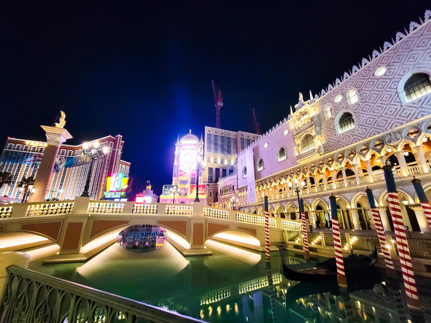 Las Vegas Attractions for Girls Trip