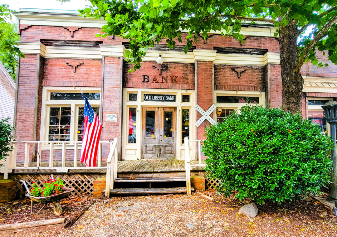 Whistle Stop Cafe in Juliette ThirtySomethingSuperMom