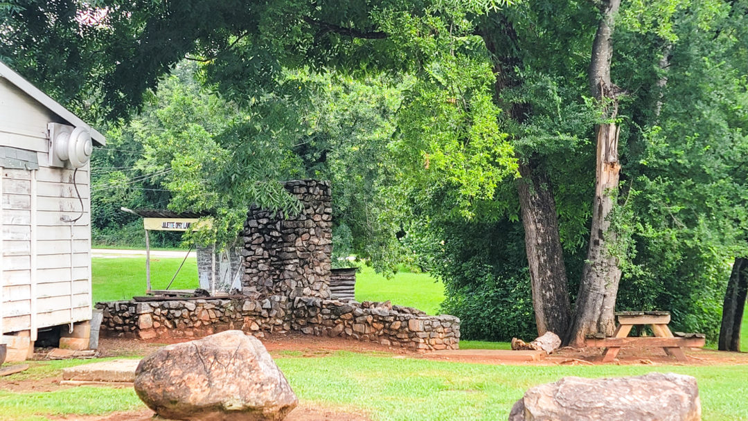 Whistle Stop Cafe in Juliette ThirtySomethingSuperMom