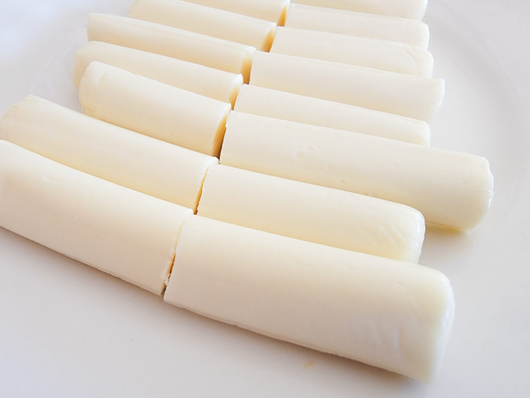 Low Carb Mozzarella Sticks Crispy Keto Recipe ThirtySomethingSuperMom