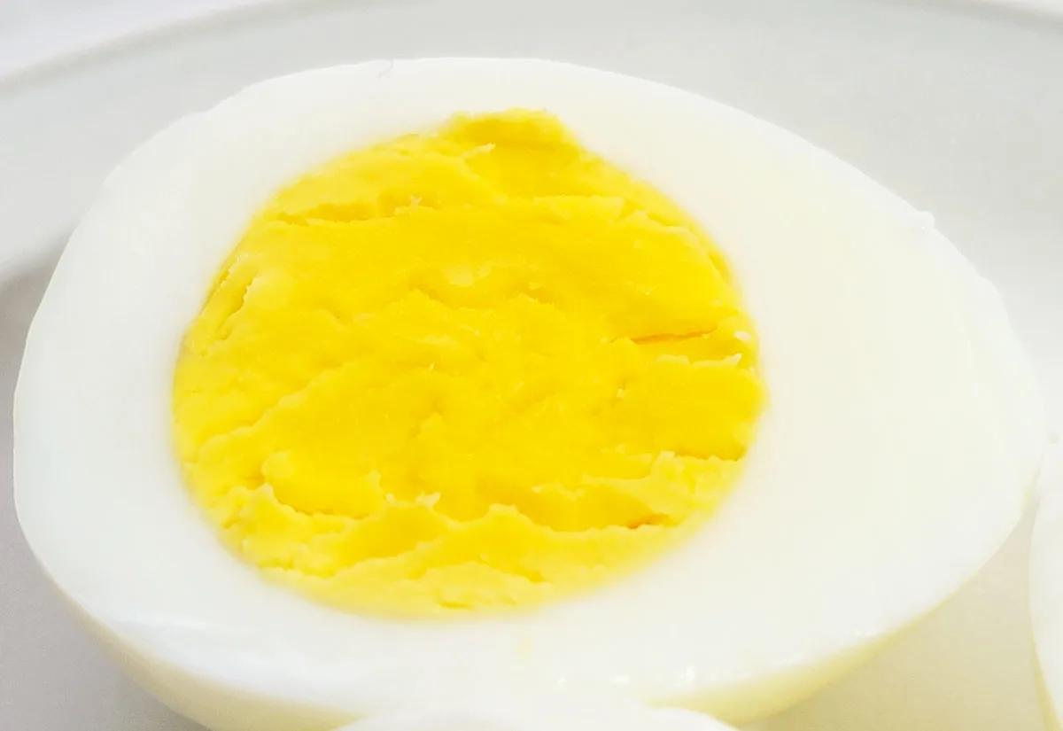 air fryer hard boiled eggs halved