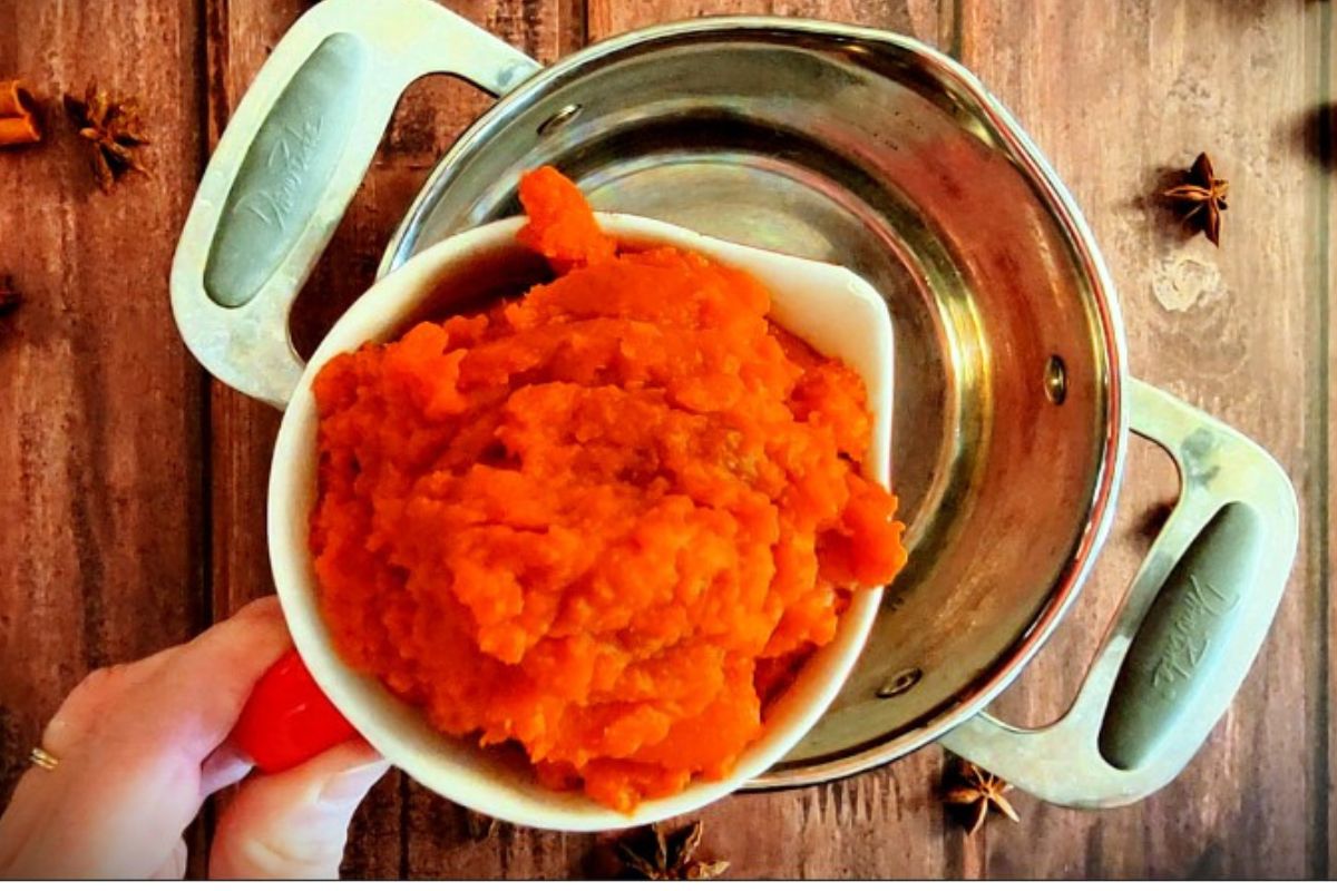 adding a can of pumpkin to pot